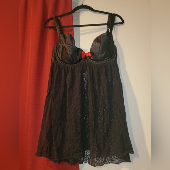 Black and red lingerie - Picture 9 of 9